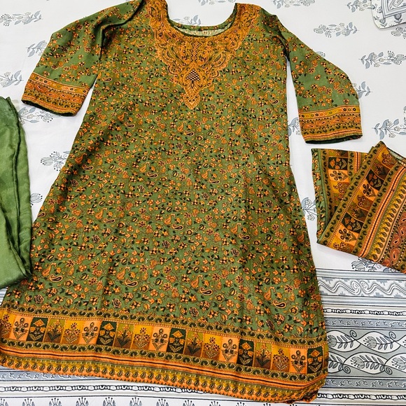 Designer stitched Kashmiri suit with stunning dupatta,size L,its new like - Picture 5 of 9